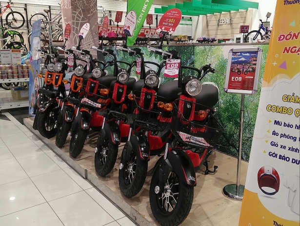 Dân chung cư 'khốn khổ' vì không có chỗ sạc xe điện khong co du cho sac xe dien van de duoc quan tam hang dau cua dan chung cu