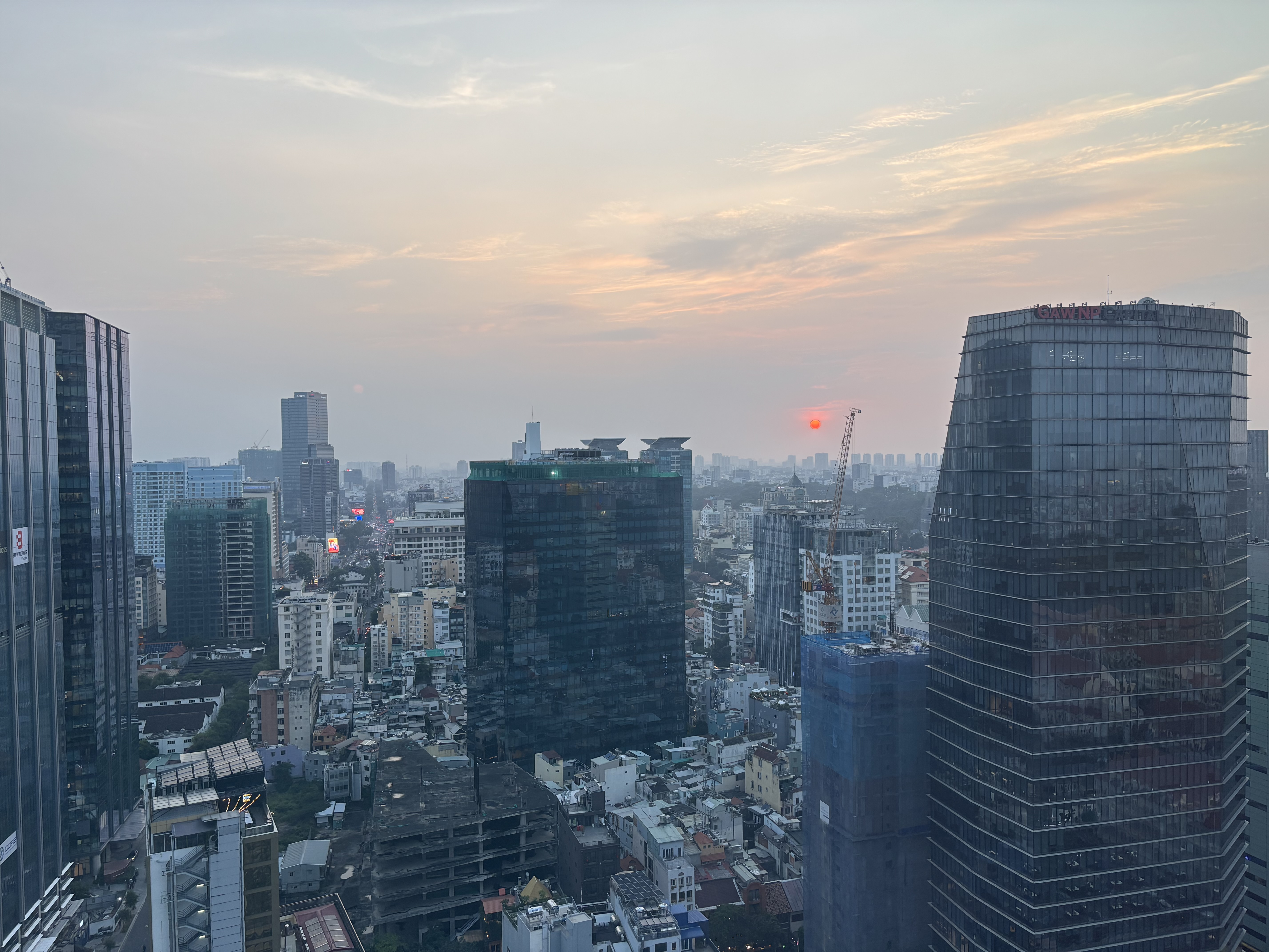 Nhà thành phố là gì? Là mình đã cố gắng rất lâu, nhưng vạch đích lại cứ lùi xa dần - 1