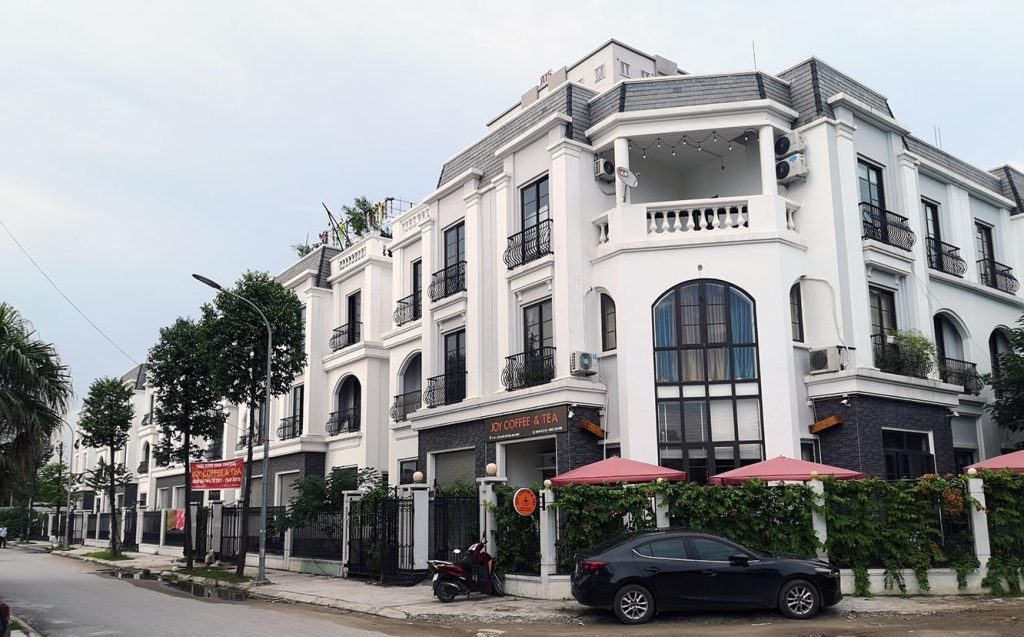 Biệt thự 500 triệu/m² ở Hà Nội: mua đẳng cấp hay mua thêm… 10 năm chờ người mua lại? - 1