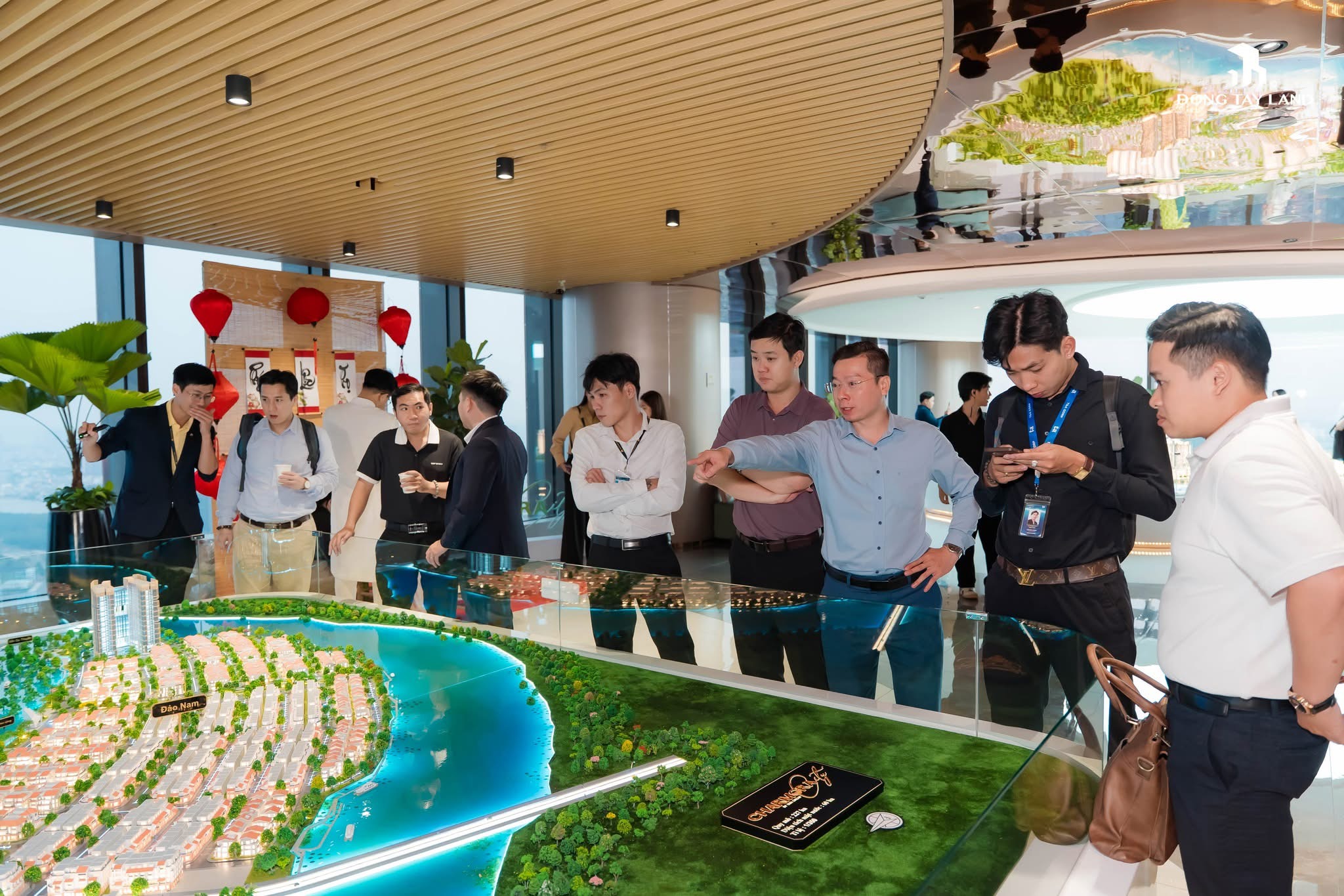 Giá căn hộ mới TP.HCM chạm mốc 160 triệu đồng/m²: đắt thật, nhưng không phải ai cũng rời cuộc chơi - 1