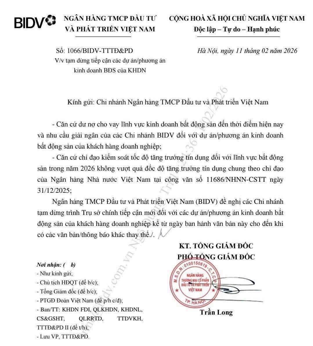 Kèo này căng 😂: Bất động sản đang leo dốc thì ngân hàng… kéo phanh tay - 1