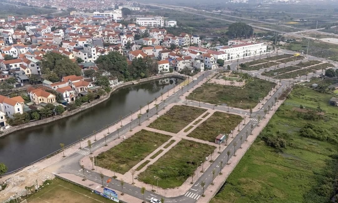 Hơn một năm sau phiên đấu giá chạm mốc 130 triệu đồng/m², khu đất này vẫn chưa có nổi một căn nhà nào được xây! - 1