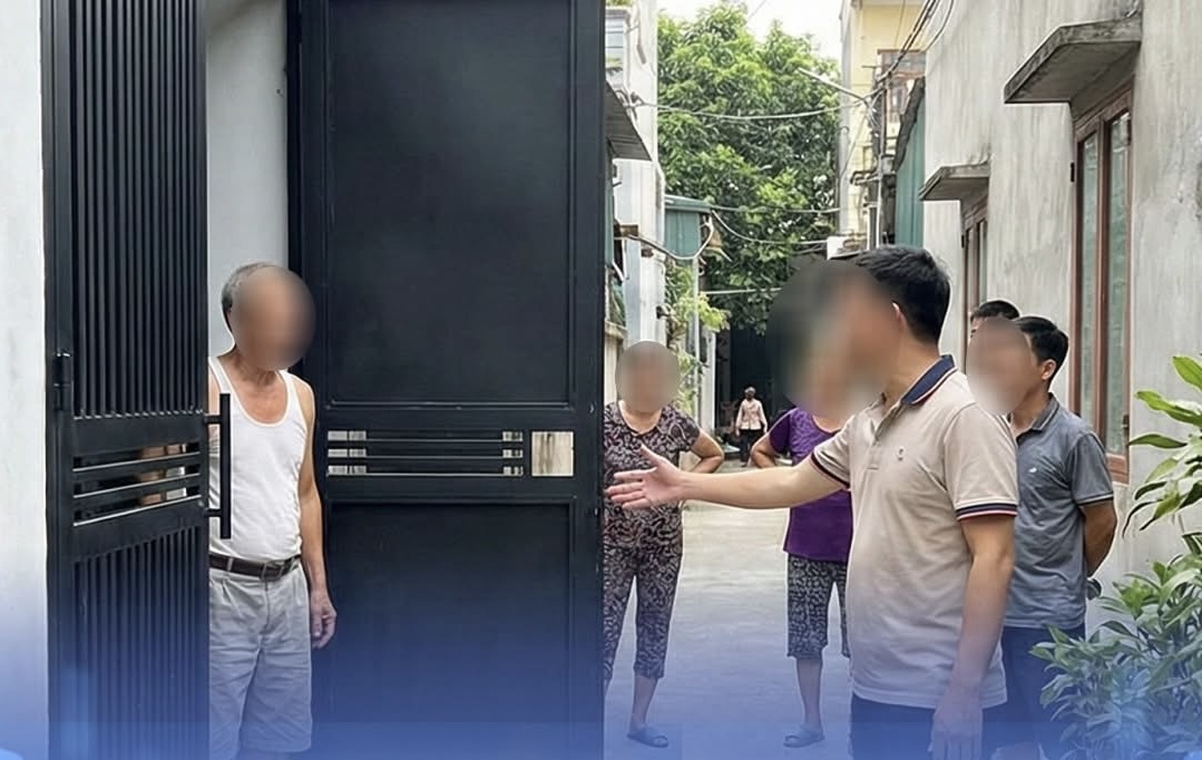 Cổng nhà mở ra ngoài: tưởng chuyện nhỏ mà lại là “drama đầu ngõ” - 1