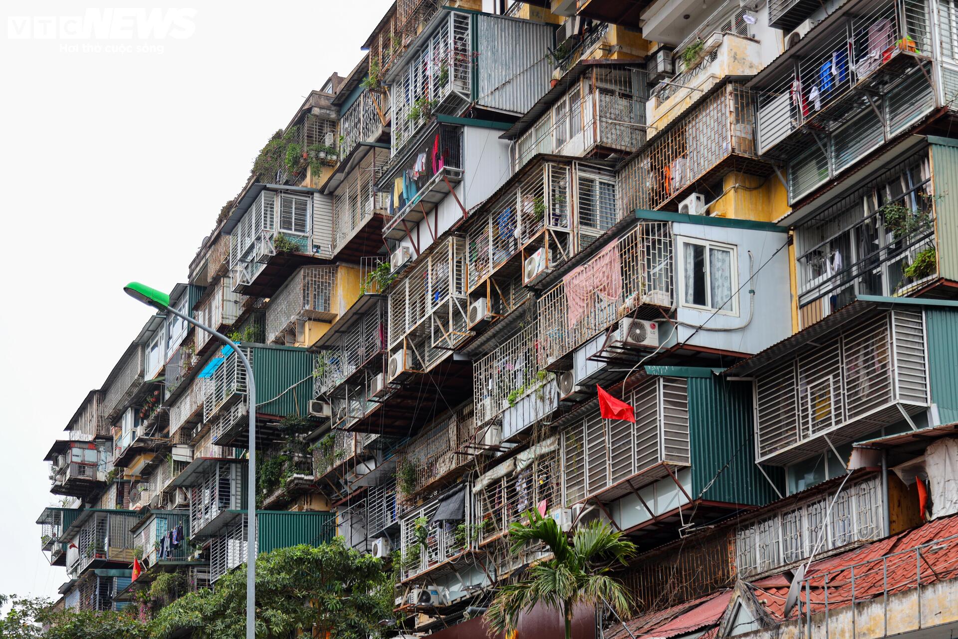 Từ “chuồng cọp” đến nhà ở xã hội: Hà Nội tính bài toán 1.600 khu tập thể cũ - 1