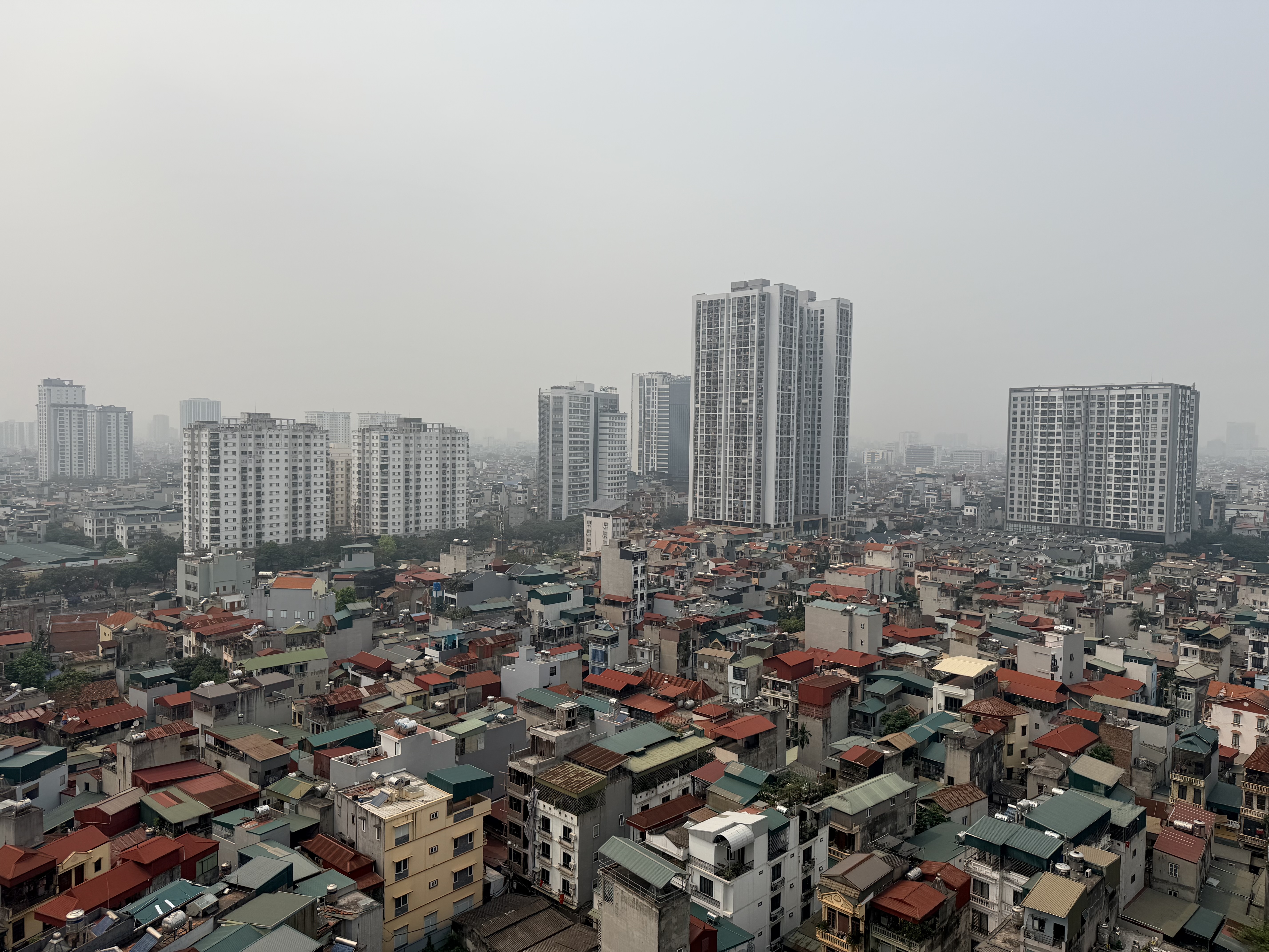 Một bên niêm yết cao, một bên cắt lỗ: Bất động sản Hà Nội đang chênh vênh giữa hai dòng nước 😀 - 1