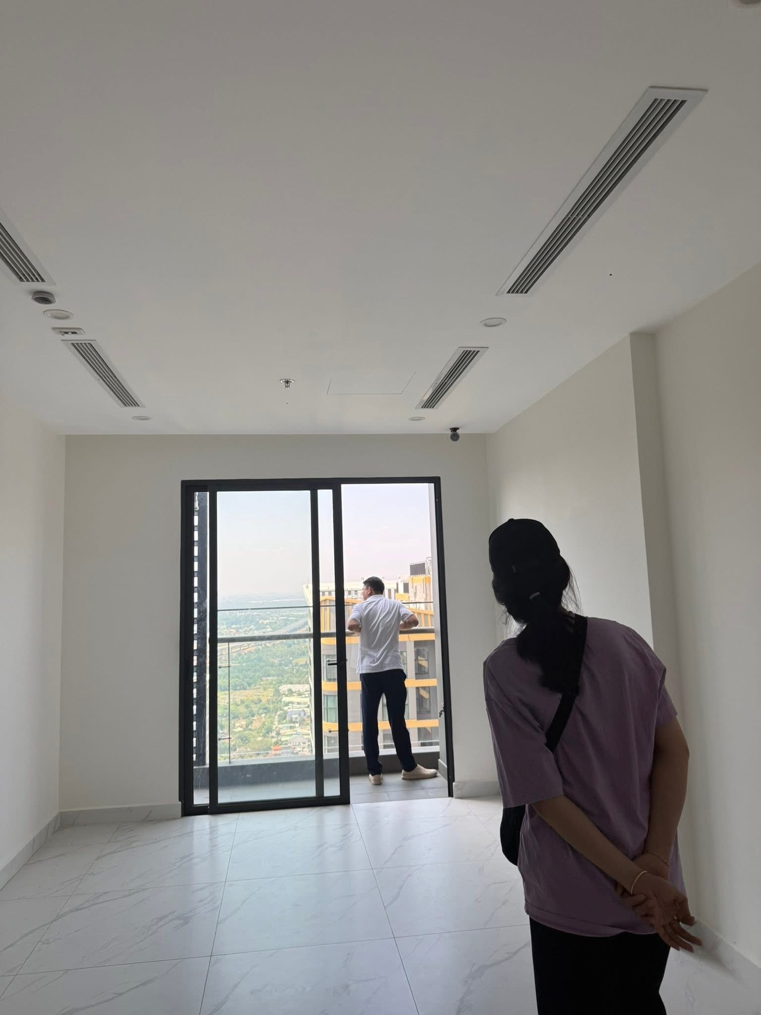 Có một câu hỏi mà rất nhiều người hay tranh luận khi mua nhà: nên mua chung cư hay nhà đất? - 1