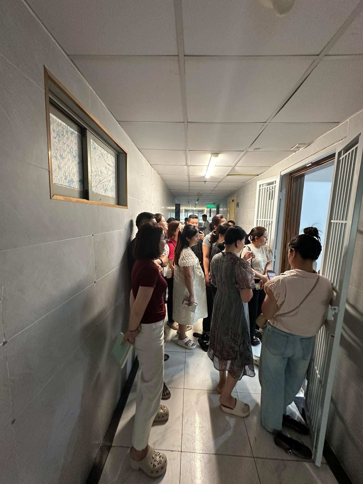 HH Linh Đàm sắp có sổ hay sao mà quý anh chị nhà mình đi xem mua căn hộ đông quá vậy nhỉ 😜 - 1