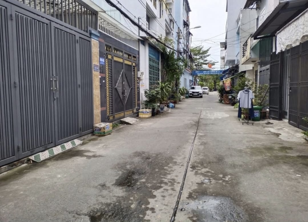 Tại sao giá bất động sản Việt Nam cao hơn nhiều thu nhập mà người ta vẫn mua được? - 1