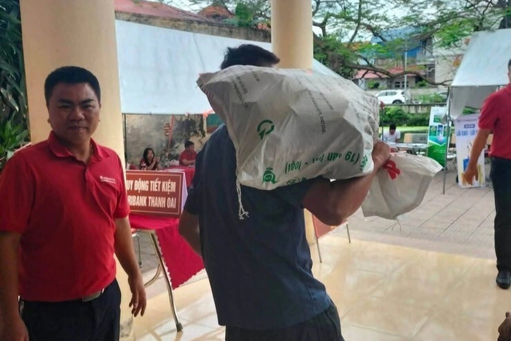 Nhận tiền đền bù dự án bất động sản: Các bác có biết vì sao phát từng bao tải tiền mà lại không chuyển khoản không? - 1