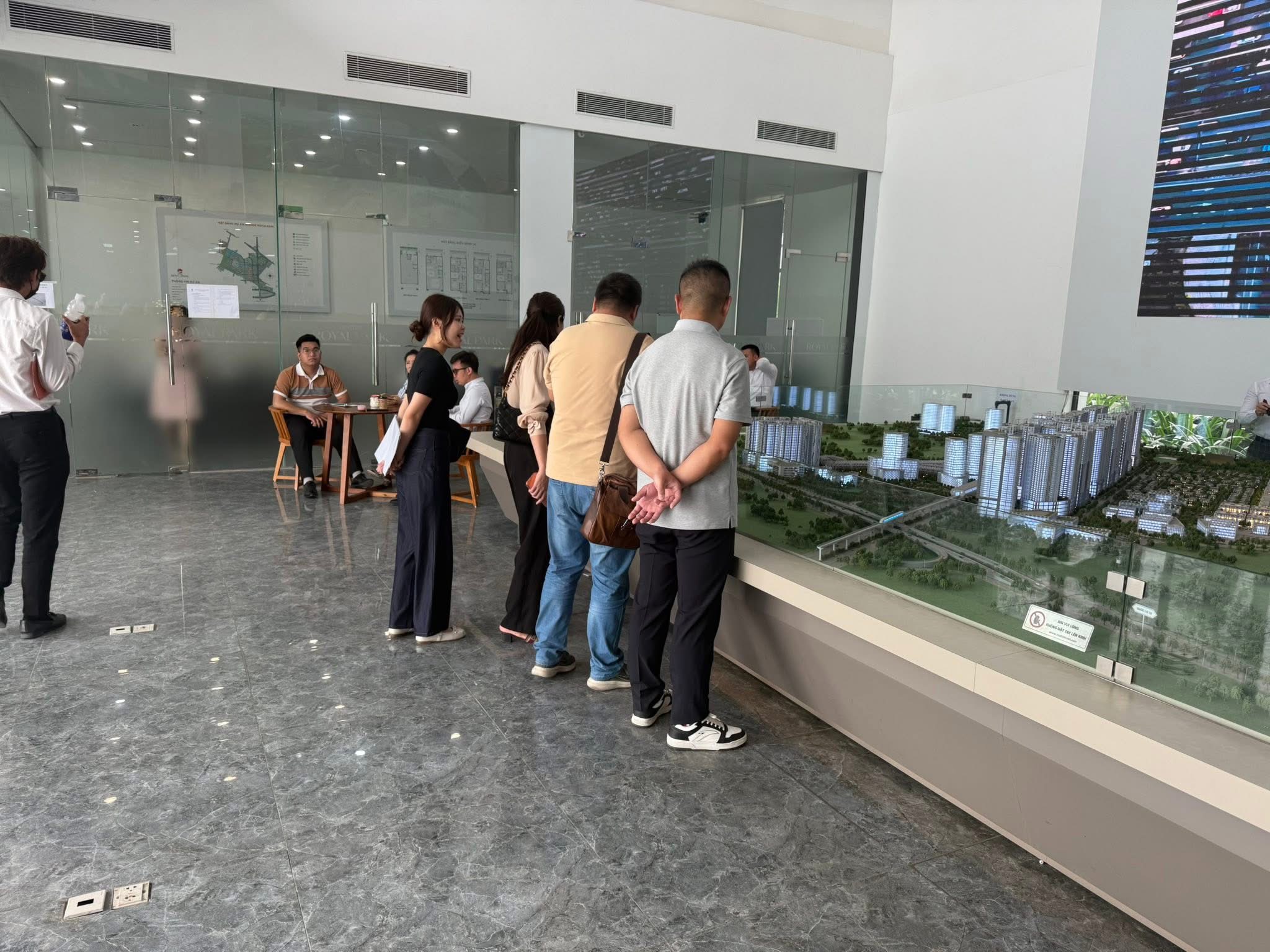 Khi giá nhà tăng nhanh hơn tốc độ tăng thu nhập, người trẻ sẽ dần chuyển từ tư duy “sở hữu” sang “tồn tại cho dễ thở” - 1
