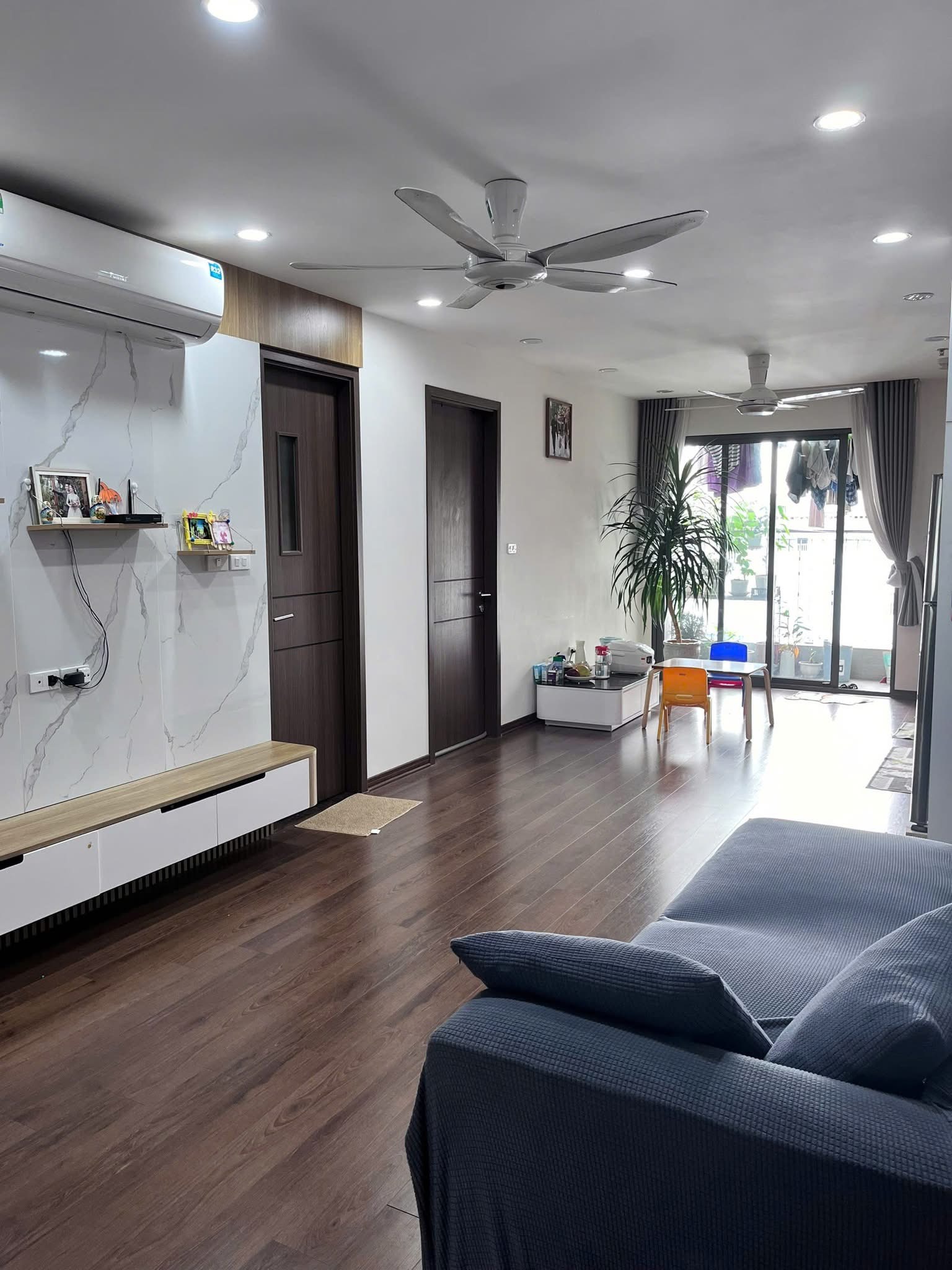 Người ta nghĩ đền bù – tái định cư sẽ tạo ra rất nhiều tiền mặt, nhưng đôi khi thứ nó tạo ra đầu tiên… lại là nhu cầu thuê nhà - 1