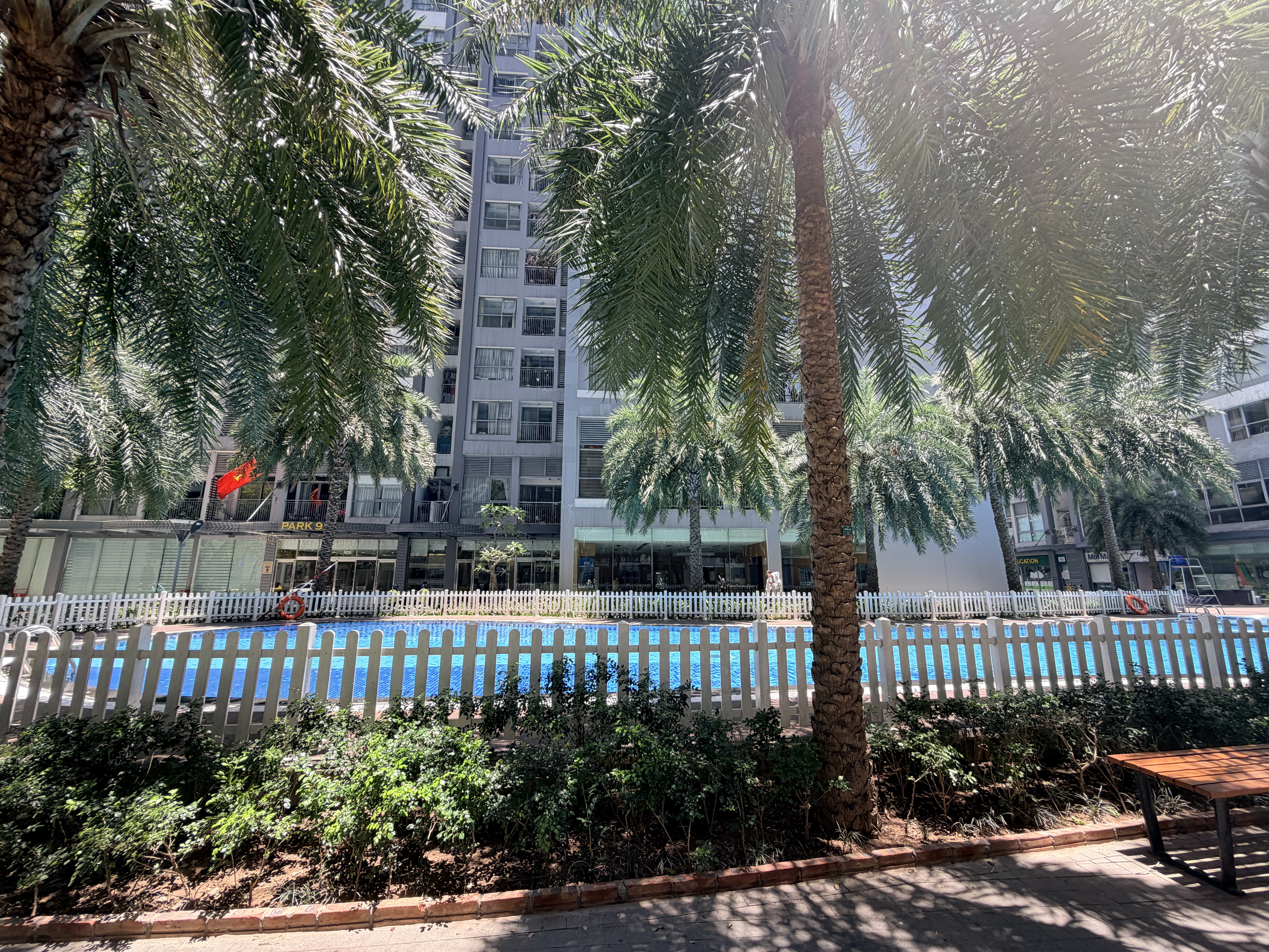 Thị trường chung cư Hà Nội dạo này đang diễn lại vở kịch "thách thức trọng lực" cực kỳ mãn nhãn - 1