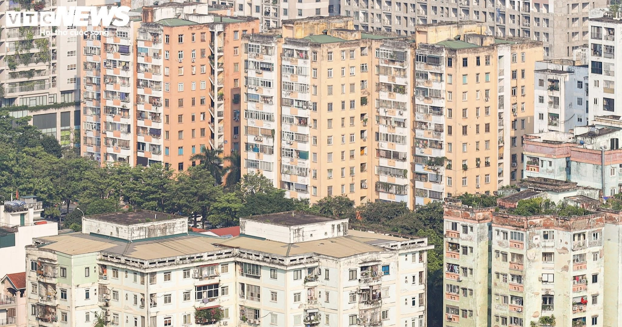 Tuyệt vọng mua nhà ở Hà Nội thì dịch chuyển về quê xây nhà to như lâu đài - 1