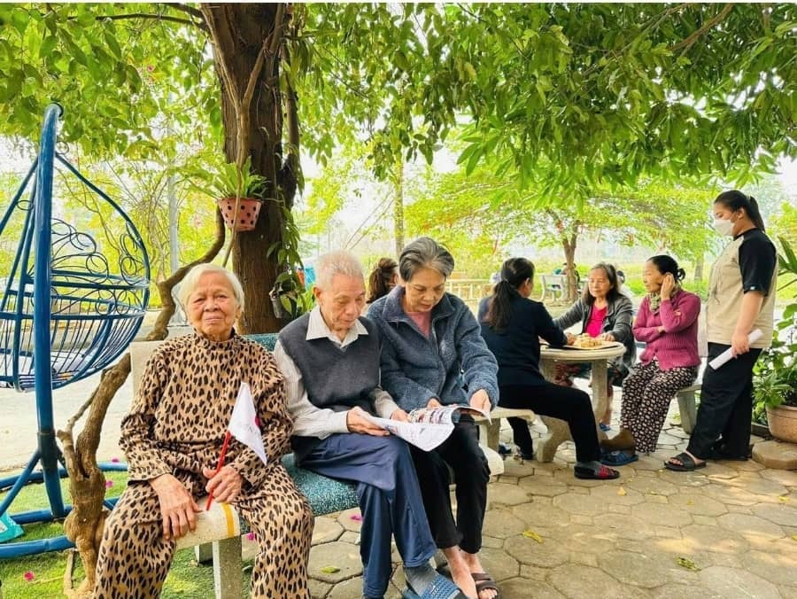 Hà Nội sẽ ưu đãi tiền thuê đất làm viện dưỡng lão: Ngóng chờ lộ trình an cư mới cho người trẻ từ thanh xuân đến xuống lỗ? - 1