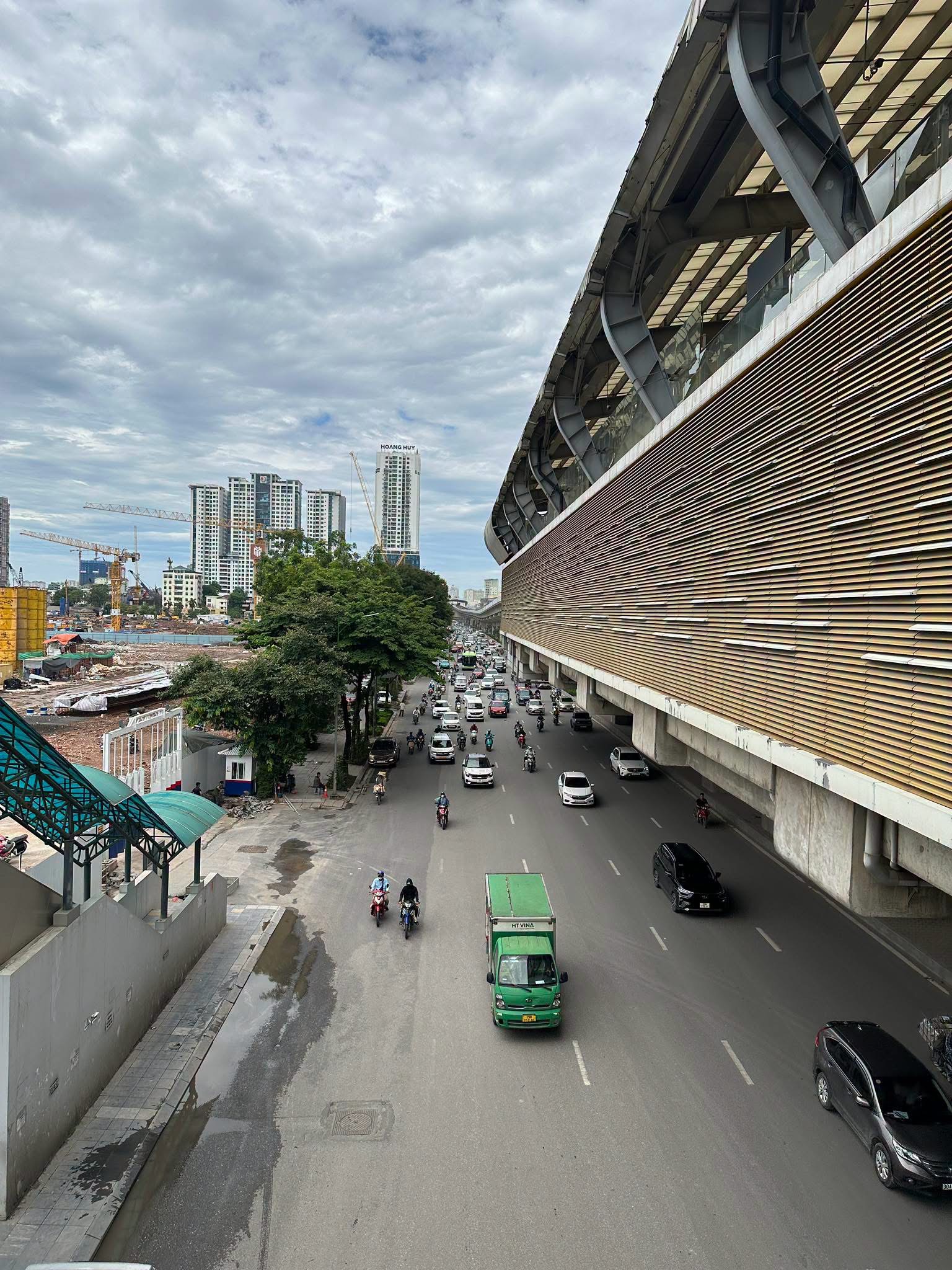 "Anh ơi... có lẽ em cố gắng cả đời cũng chẳng thể nào mua nổi nhà Hà Nội mất anh ạ..." - 1