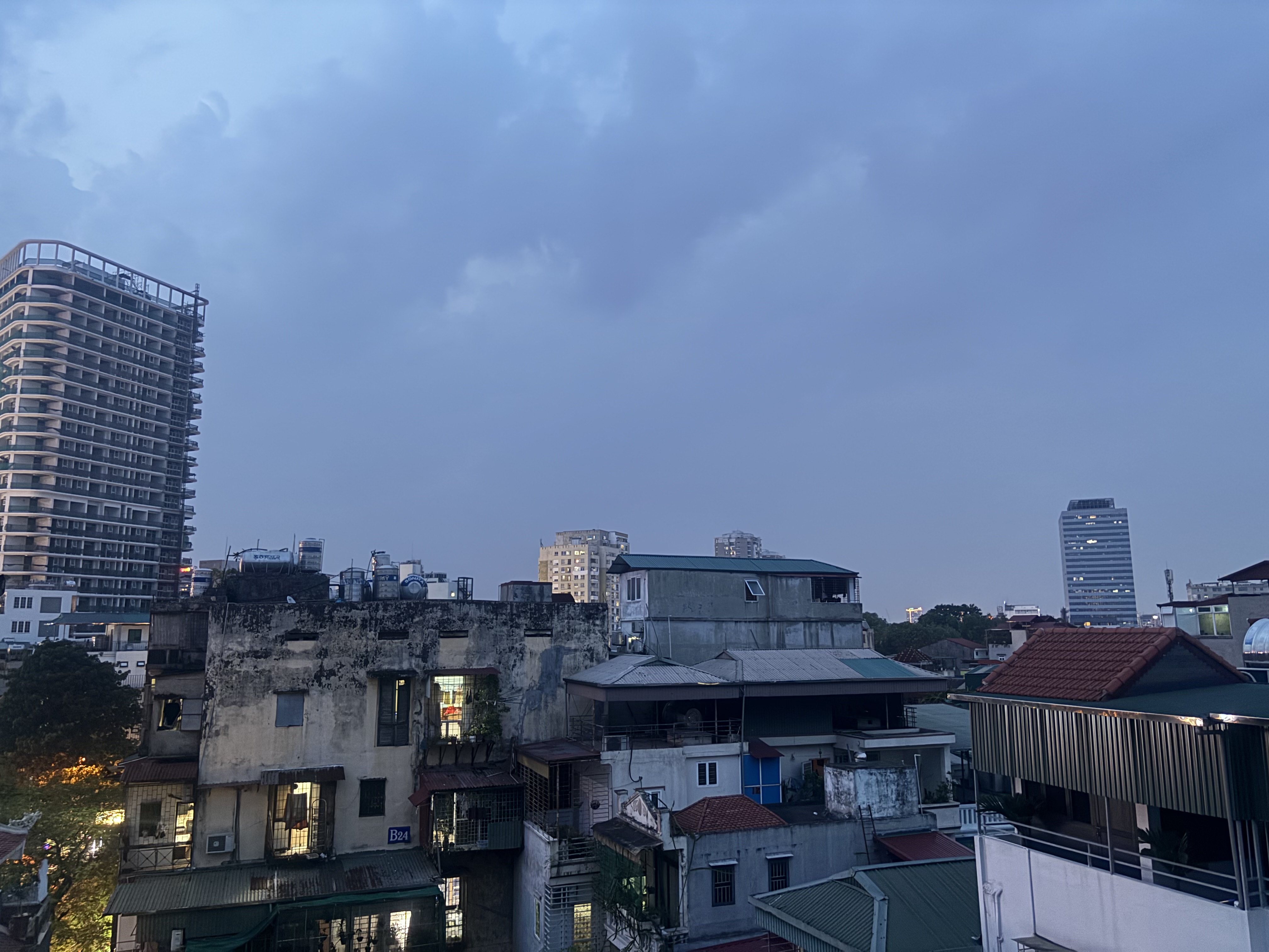  “Hoa cho người giàu, lệ cho người nghèo” – Chuyện thật như đùa giữa thời giá nhà phi lý - 1