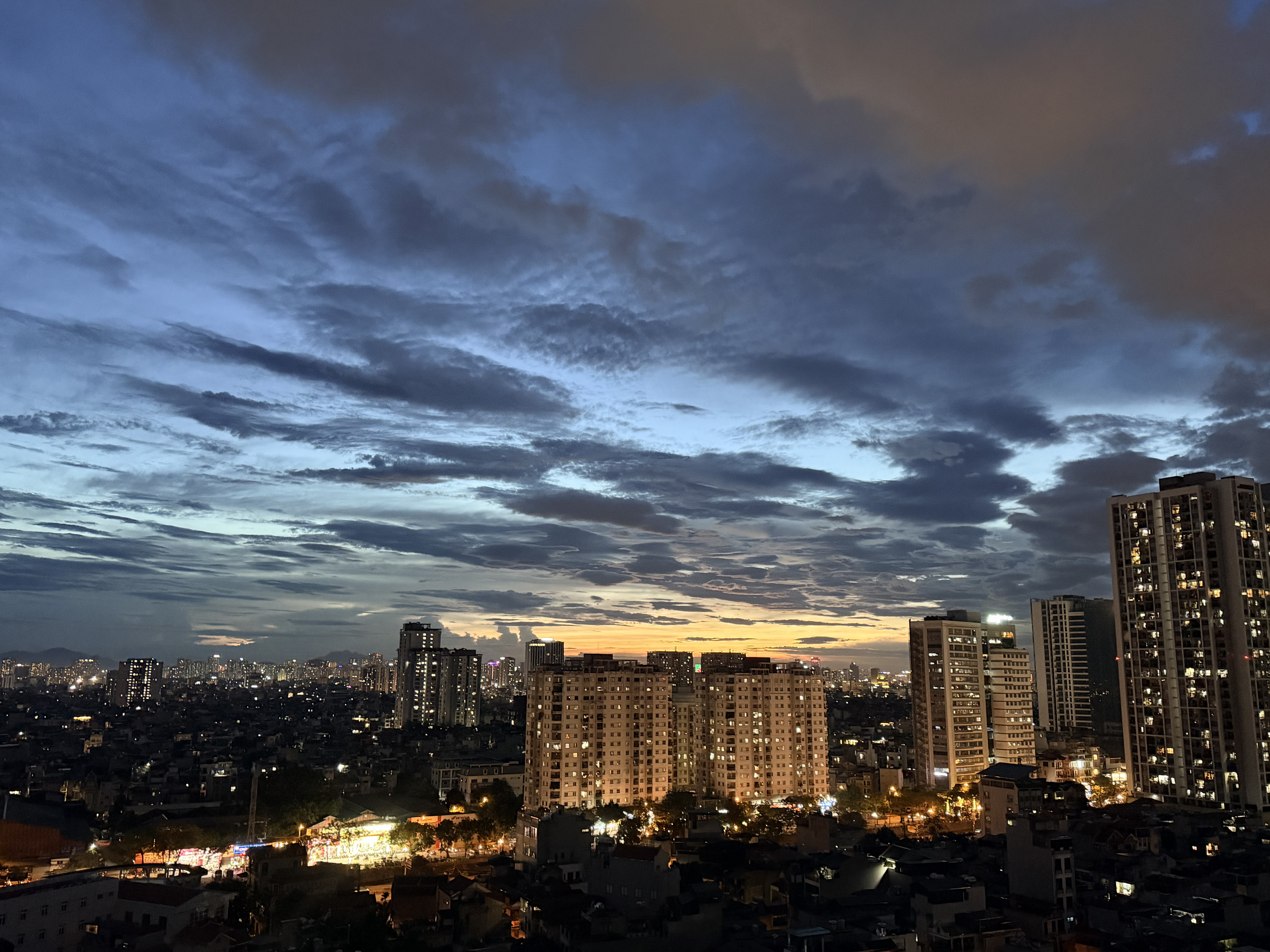 Hà Nội đang chuyển từ "văn hoá nhà đất" sang "văn hoá căn hộ" rồi sao? - 1