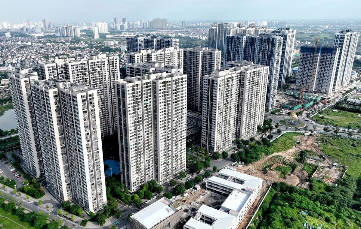Nay đọc thống kê về thị trường BDS, tôi hết sức ngạc nhiên khi giá chung cư lại tăng thêm đáng kể so với tháng trước - sau một thời gian đi ngang - 1