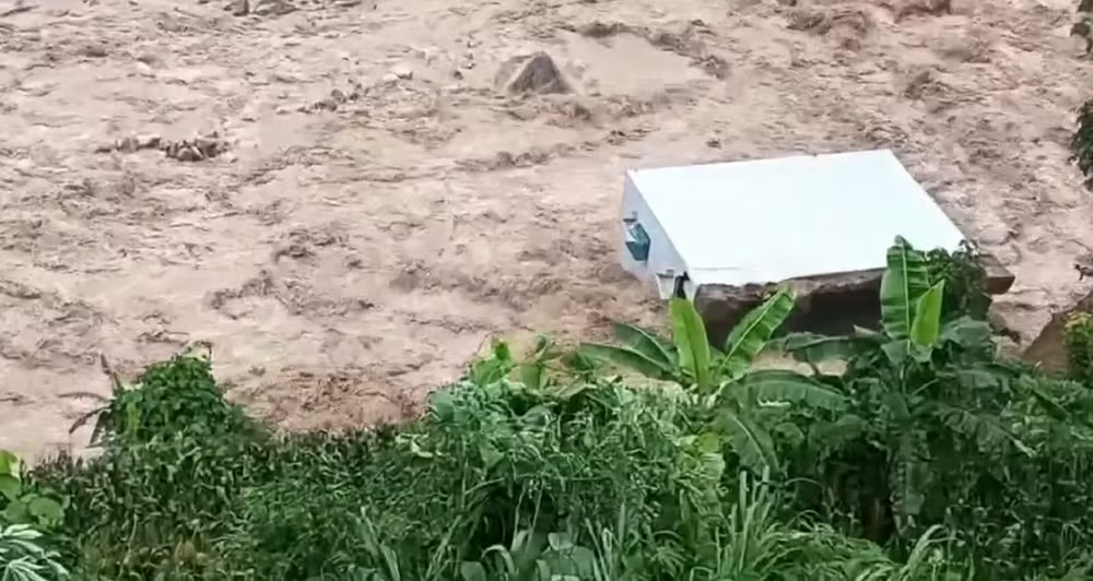 🏡 Xây nhà ven sông suối: Đừng để "biệt thự view triệu đô" biến thành "tài sản trôi sông" trong vài phút! - 1