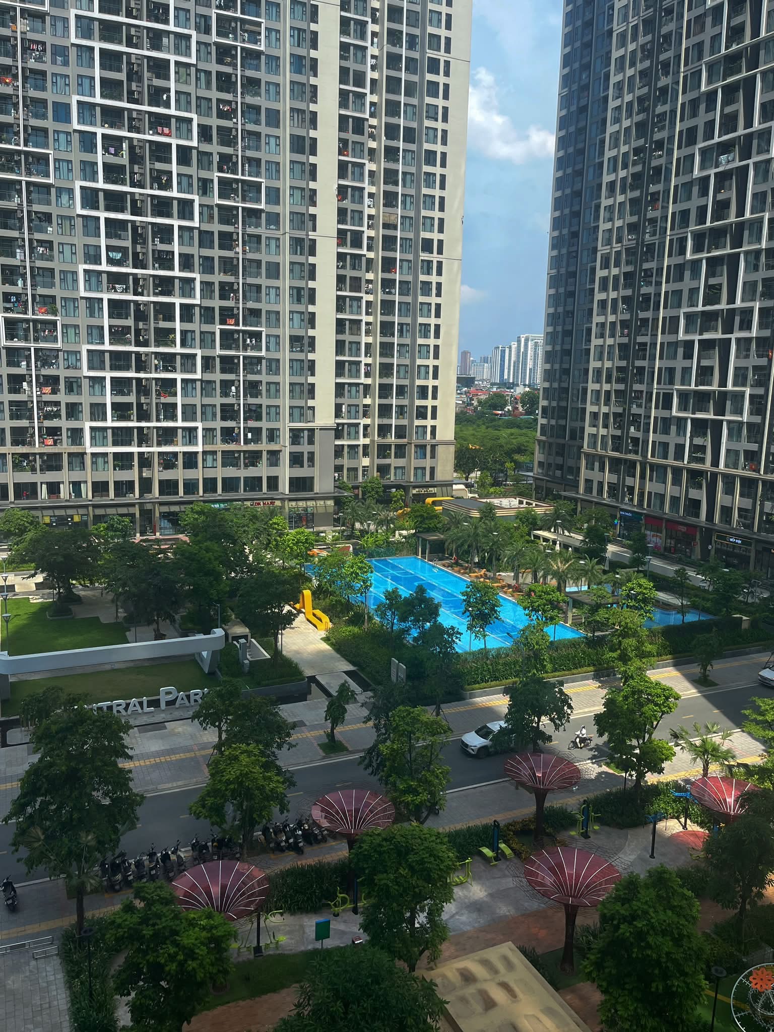 Sợ chia tài sản khi ly hôn, nhiều người nhờ người khác đứng tên giùm, đến cuối đời có tuổi đi hầu tòa để đòi lại tài sản để sống, chứ vợ/ chồng cũng bỏ nhau vì không tin nhau - 1