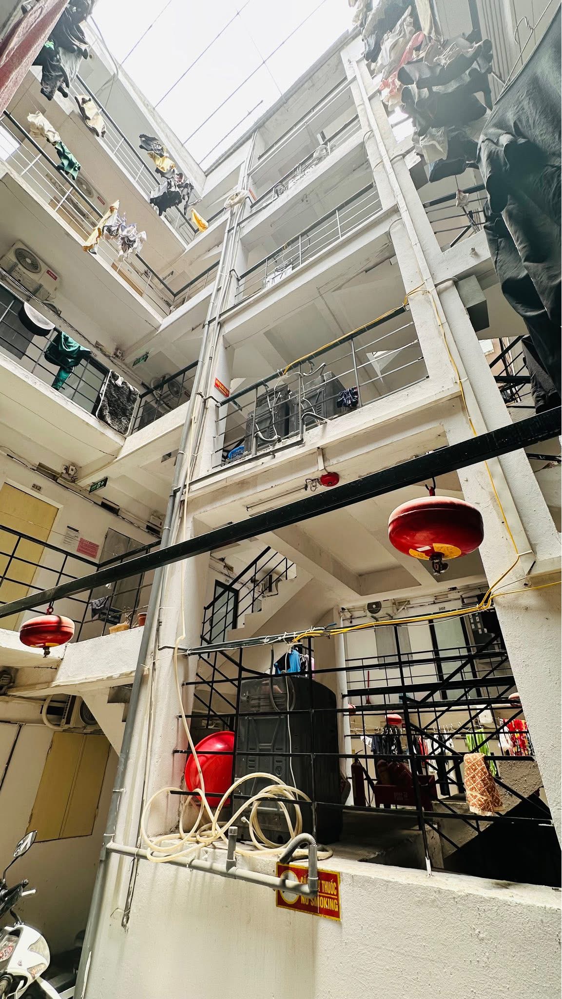 Người đẻ ra chứ đất không đẻ ra, nhưng người ít đẻ quá thì bất động sản tính sao? - 1