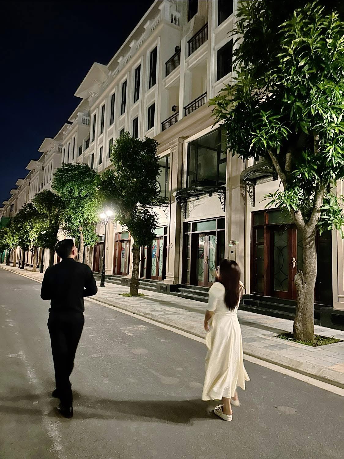 Một căn hộ hai phòng ngủ từng là giấc mơ “nhỏ” giờ đã có giá gần 100 triệu đồng/m² khiến người trẻ chỉ biết… tắt máy - 1