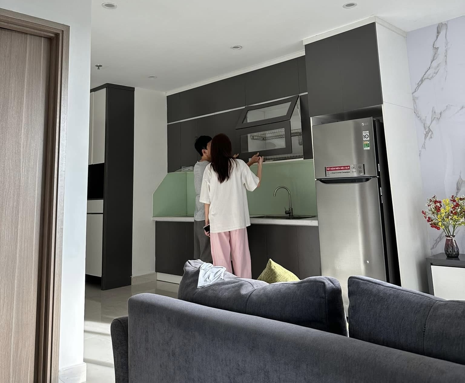 Đưa 7 triệu mà lo mất, ai ngờ vợ lương 70 triệu mới là "trùm xây nhà" - 1