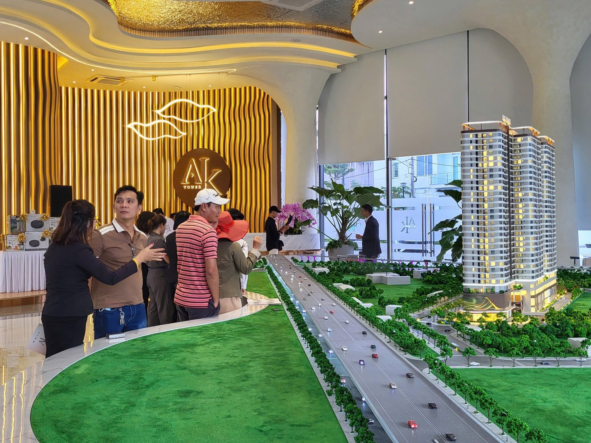 Dòng tiền bất động sản “Nam tiến”: Khi nhà đầu tư Bắc lại rủ nhau vào Nam săn đất - 1