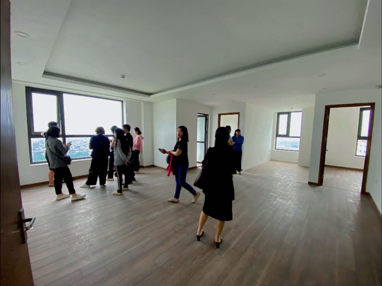 Gia đình thu nhập "kịch khung" thì mất 10 năm mới mua được nhà ở xã hội 1,5 tỷ: Chuyện gì đây? - 1