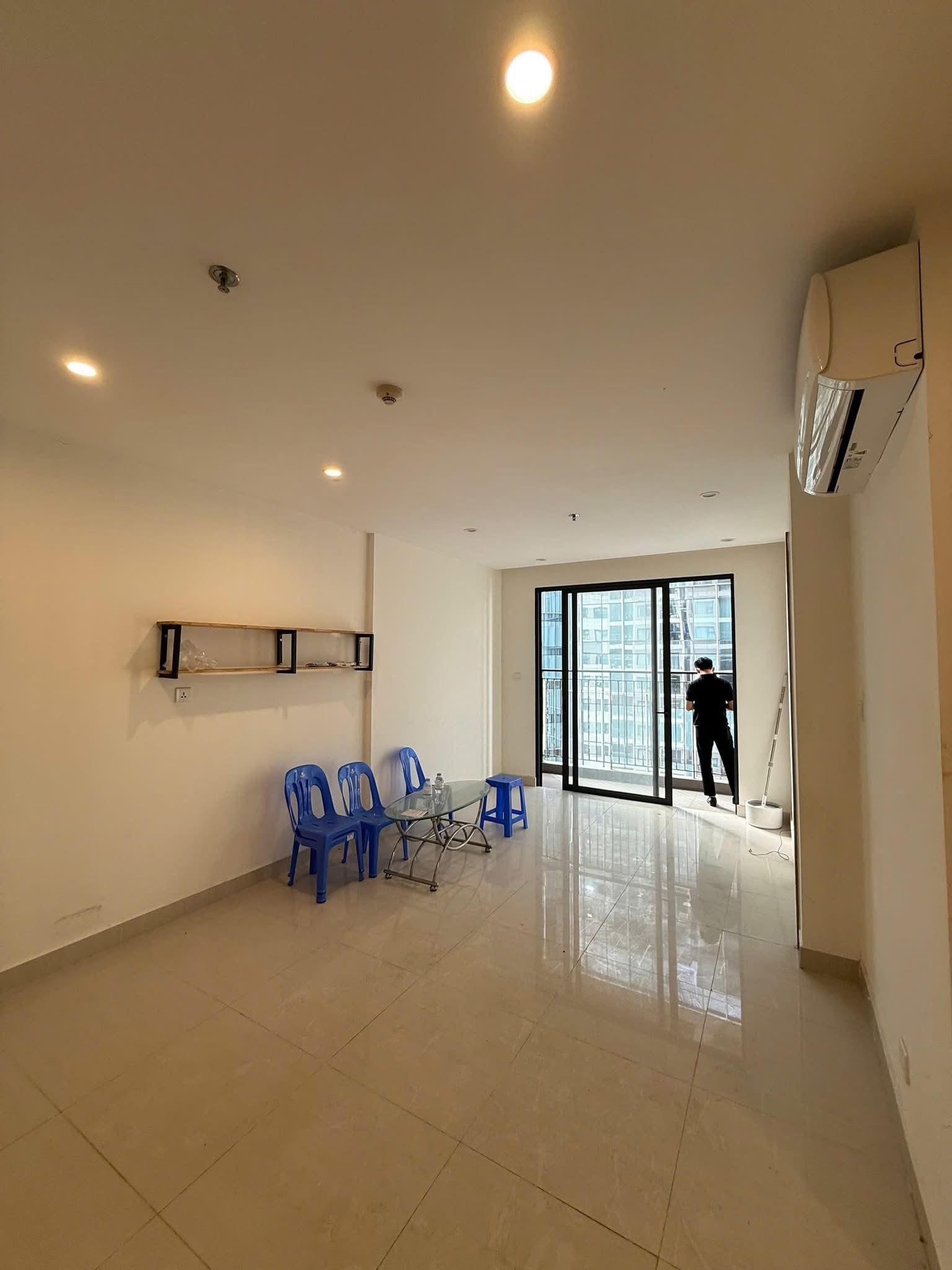 Bản trường ca của những ông bố bà mẹ hết đời vẫn chưa dám nghỉ: Mua nhà, mua nhà, và mua nhà cho con - 1