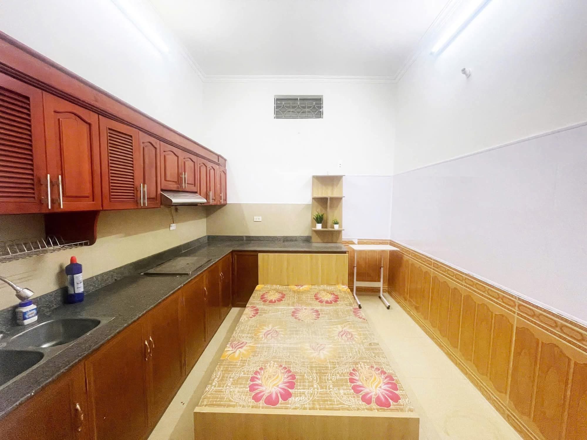 Chúng tôi vẫn làm việc chăm chỉ, chỉ là tốc độ tăng lương không thắng nổi tốc độ tăng giá nhà - 1