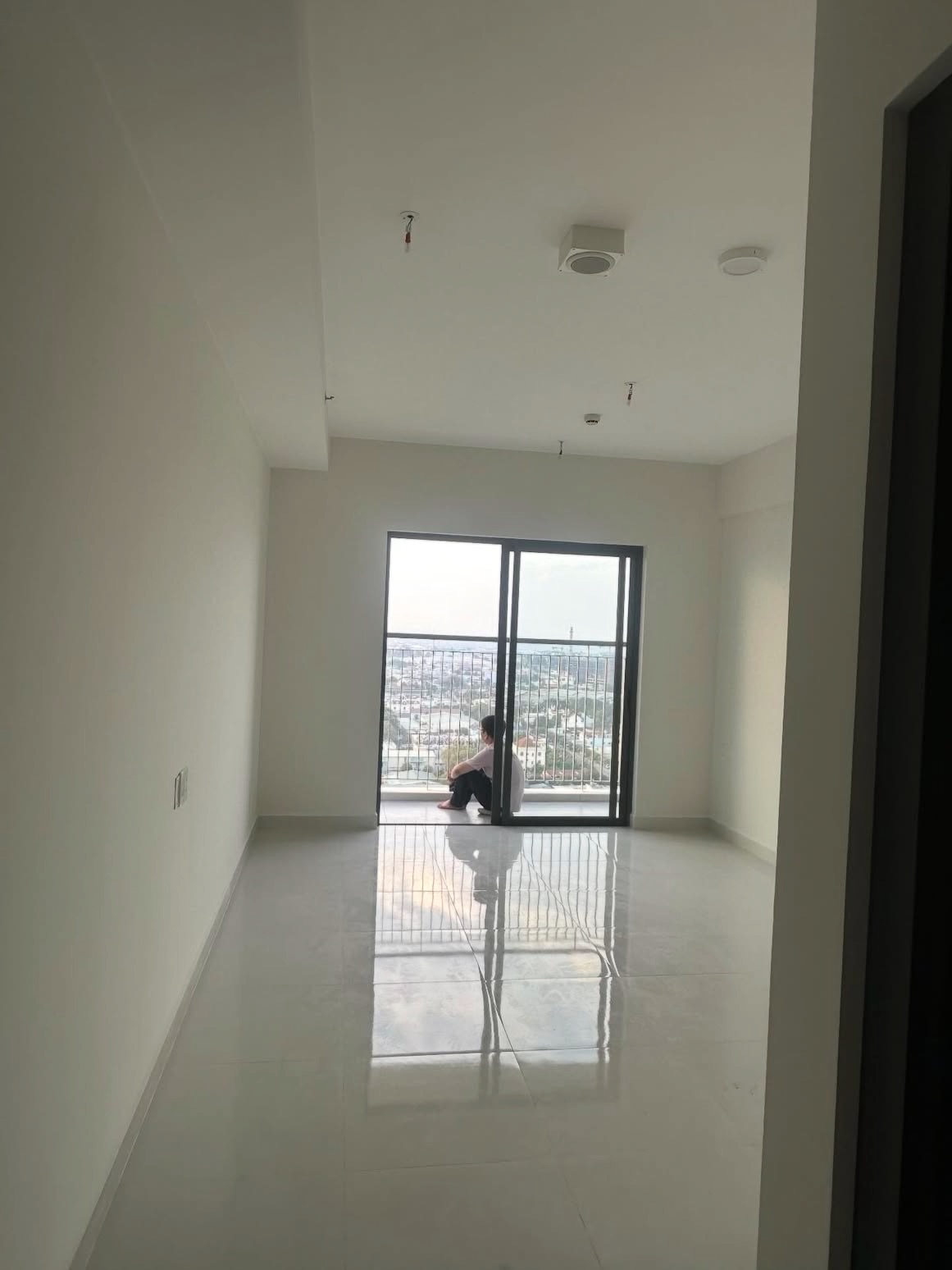 Hai bức tranh chung cư: hôm qua người ta chạy trốn, hôm nay có người sống 20 năm mà chưa muốn về mặt đất - 1