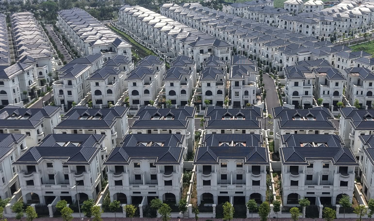 Cứ như thế này, đời nào kiếp nào mới có nhà? - 1