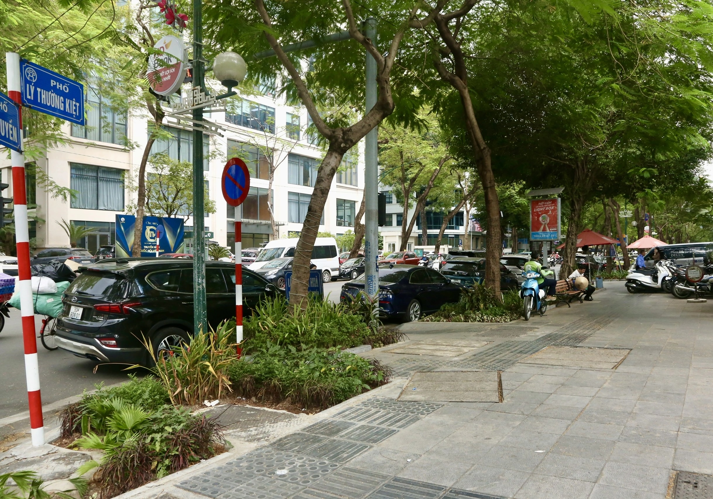 Hà Nội tăng giá đất, tốc độ "bay" hàng dự án cũ nhanh hơn không?  - 1