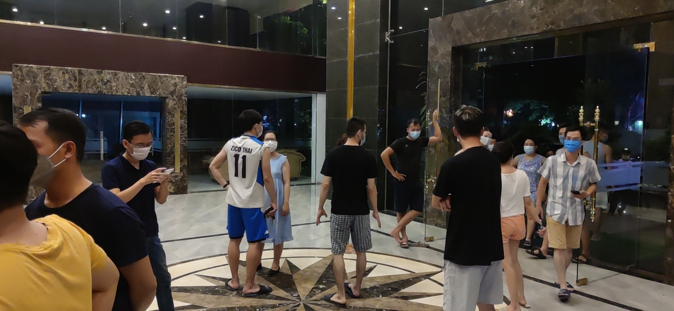 Nóng đỉnh điểm, cả chủ đầu tư và cư dân không còn đường lùi  - 1