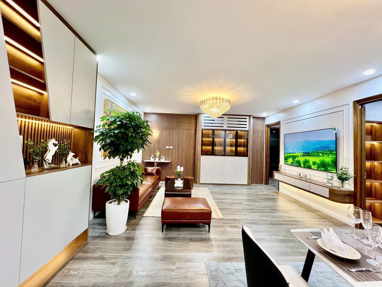 Cần bán căn hộ 98m2 chung cư Sapphire Palace số 4 Phố Chính Kinh, Thanh Xuân Hà Nội - Diện tích tim tường 98m2 thôn thủy 88m2 thiết kế 03 phòng ngủ, 02 vệ sinh, phòng khách, bếp, ban công Đông Nam, cửa chính Tây Bắc, nhà full nội thất, sổ đỏ chính chủ - 2