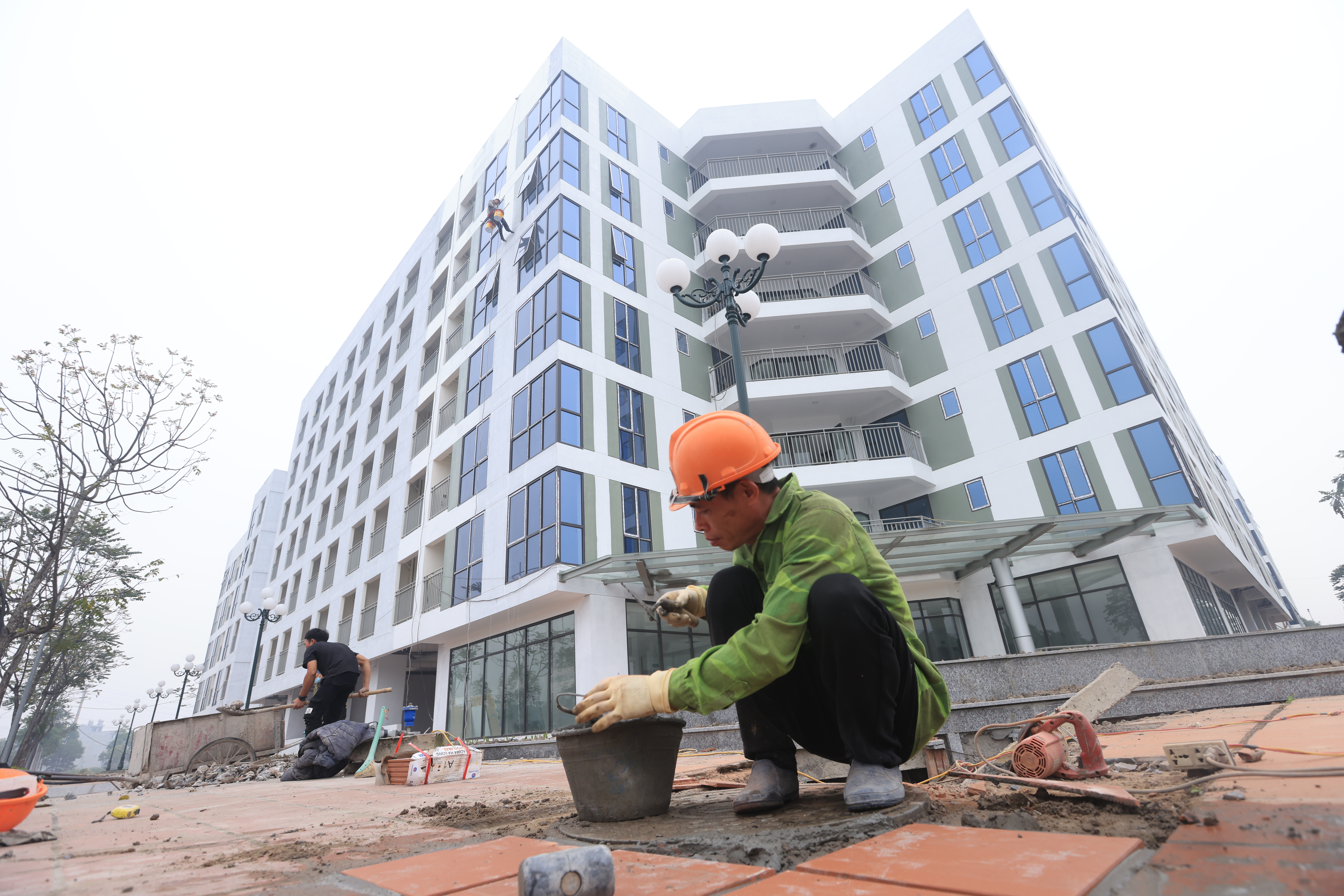 Người có điều kiện mà vẫn tranh mua nhà ở xã hội quả thật là...chơi không đẹp - 1