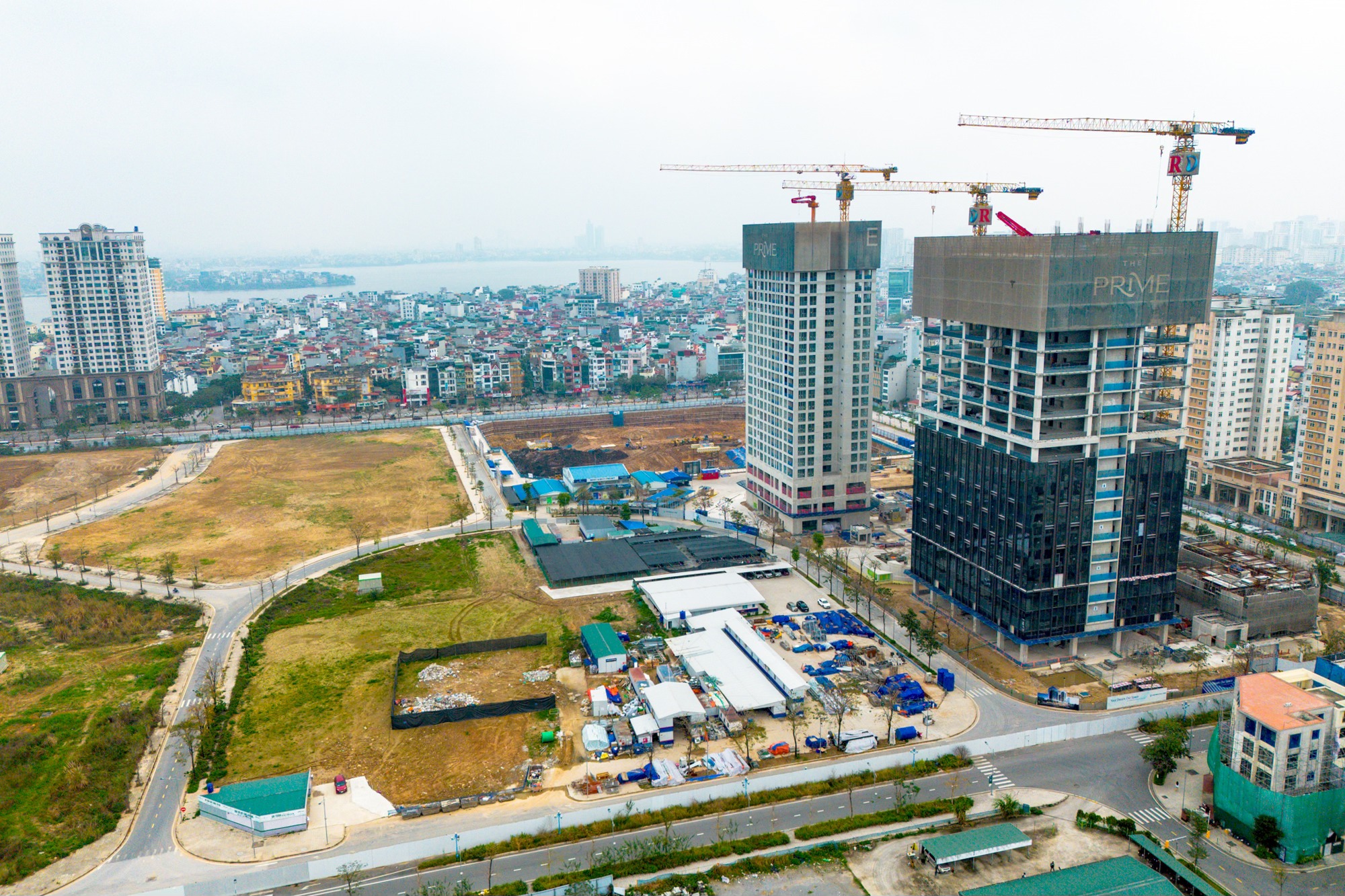 Thấy các nhà phân tích cho rằng, sắp tới Hà Nội nhiều nguồn cung nên giá chắc chắn sẽ giảm.   - 1