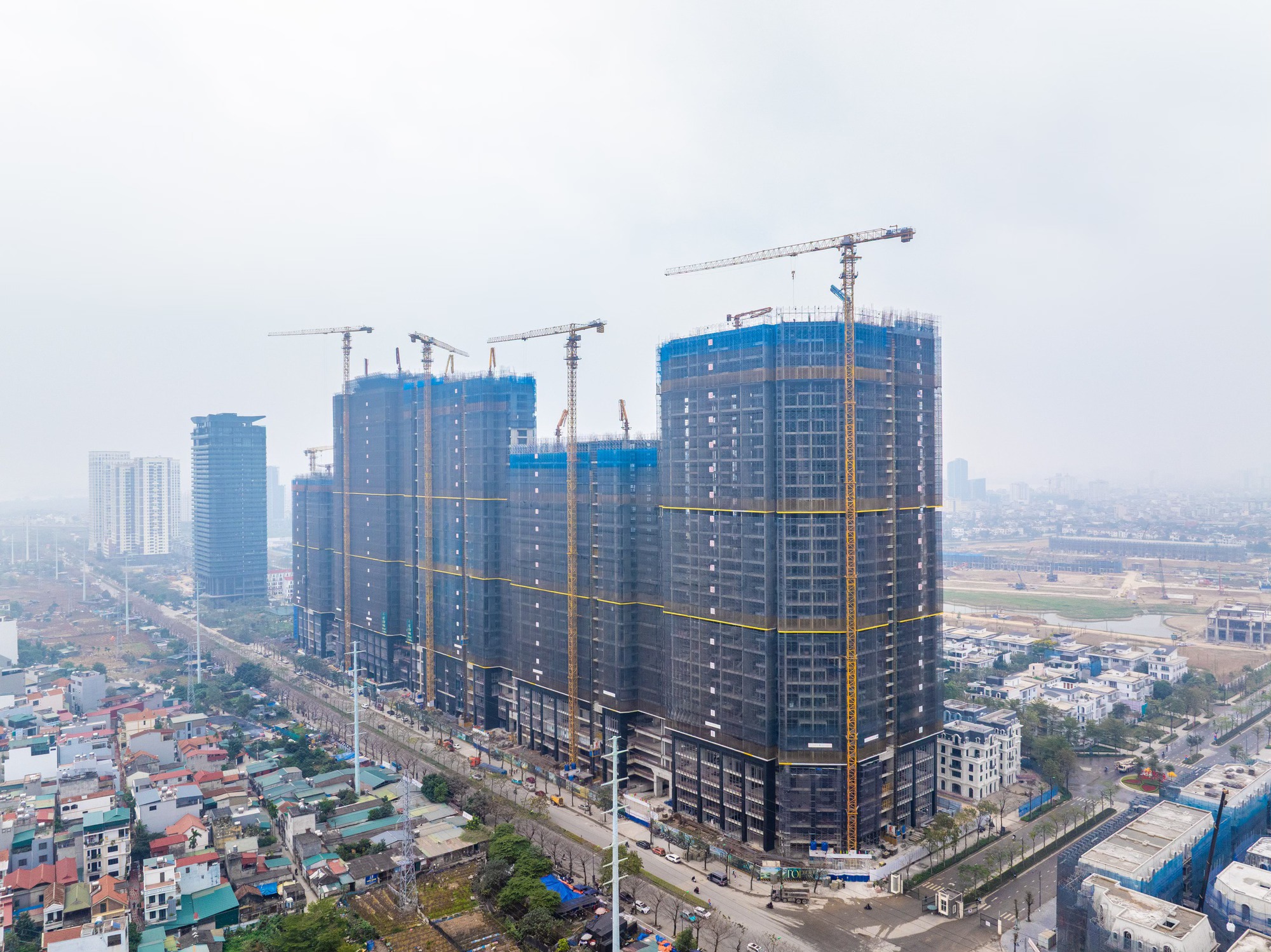 Thấy các nhà phân tích cho rằng, sắp tới Hà Nội nhiều nguồn cung nên giá chắc chắn sẽ giảm.   - 2