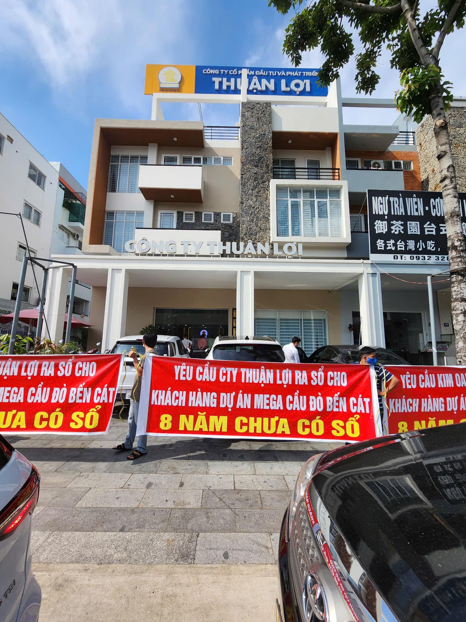 Khách hàng của Kim Oanh Group khổ sở đội nắng đòi quyền lợi sau 8 năm chưa có sổ đỏ   - 1