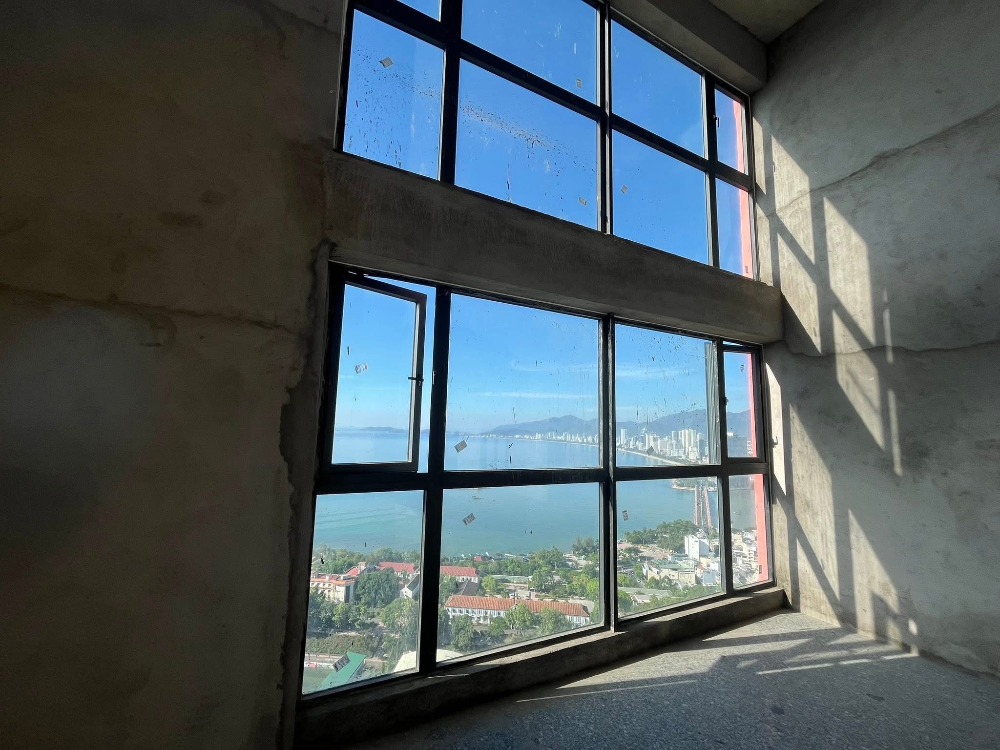 View triệu đô, giá bán nhân x2 nhưng chả ở hay cho thuê được gần 7 năm qua.  - 2