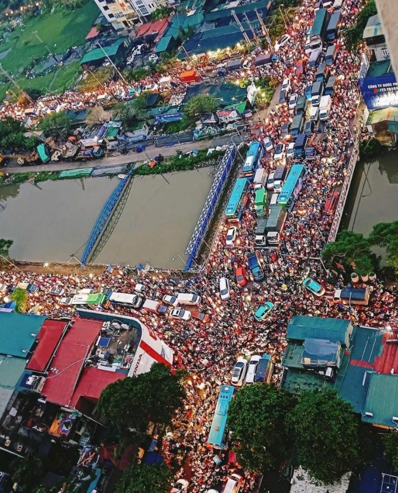 Hà Nội, tắc đường chuyện.  - 2