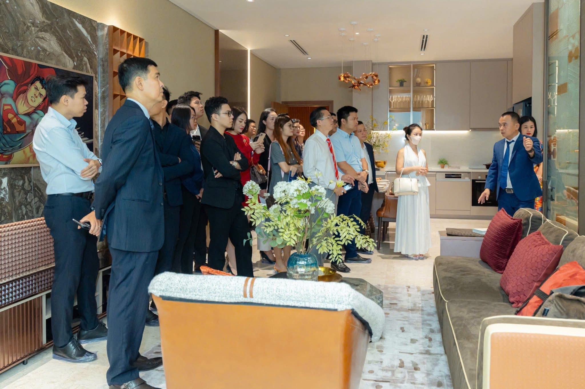 Nhiều người đã chốt mua ngay khi tham quan căn hộ mẫu The Privé  - 2