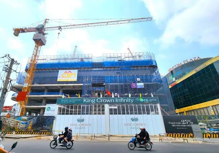 King Crown Infinity dở dang giữa đường: Tiếc cho một "chân dài" ngã ngựa!  - 1