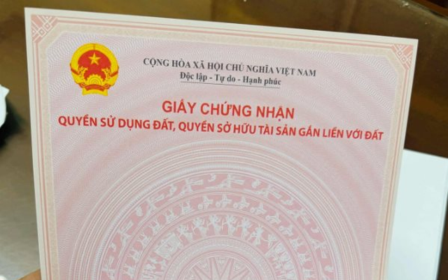 Đ&#227; ch&#237;nh thức cấp sổ đỏ mẫu mới c&#243; m&#227; QR:  Hướng dẫn tạo v&#224; tr&#236;nh b&#224;y th&#244;ng tin m&#227; QR của sổ đỏ - Ảnh 1