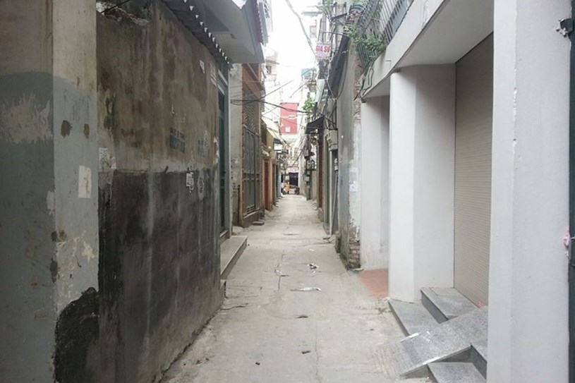 Có nên dốc hết vốn liếng dưỡng già của bố mẹ để đổi lấy một căn nhà hẻm Hà Nội? - Ảnh 1