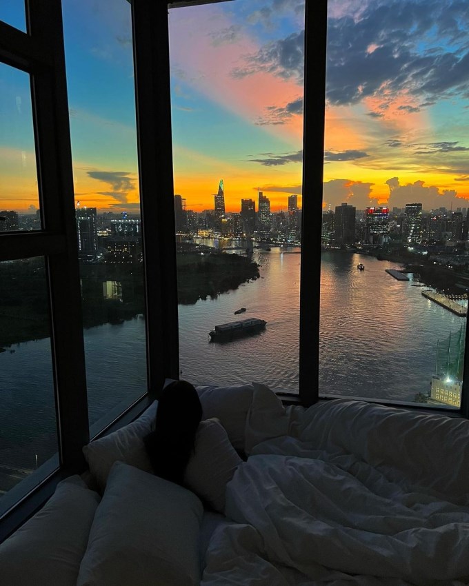 Một trong những sai lầm tệ hại nhất khi làm nội thất của tui là đây: làm giường sát tường  - Ảnh 1