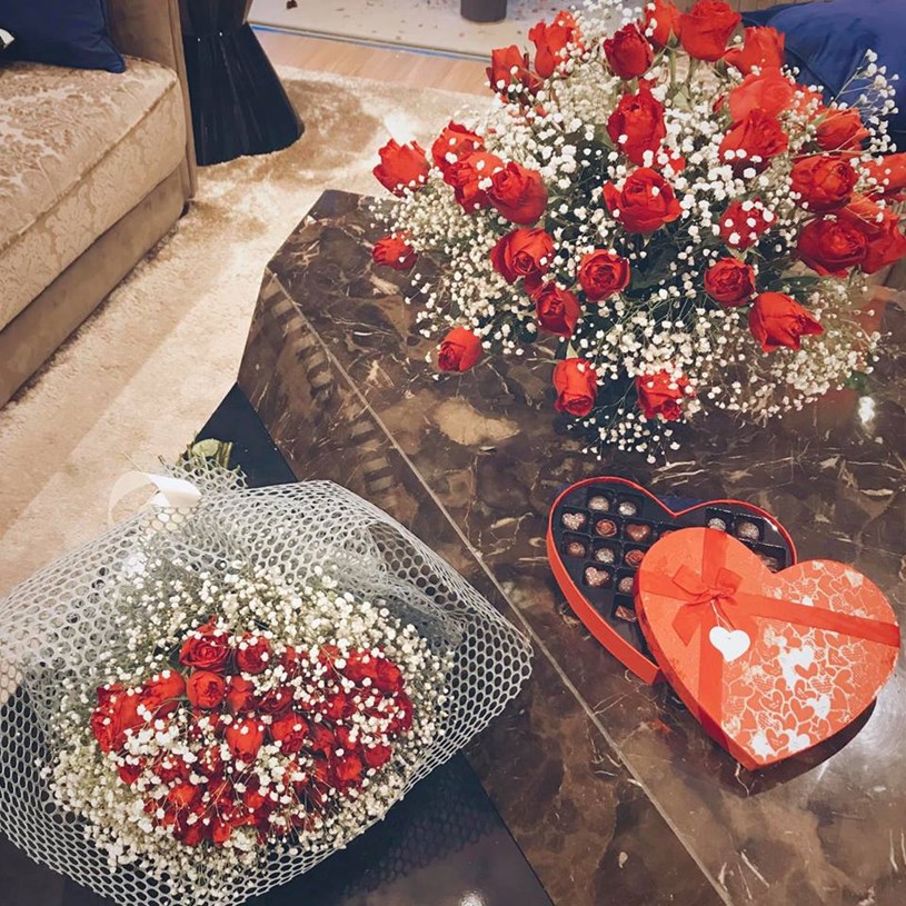 Quà và hoa bà xã Mạnh Trường chuẩn bị tặng chồng ngày Valentine.