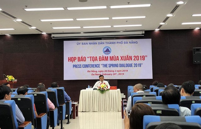 Phó chủ tịch UBND TP Đà Nẵng Hồ Kỳ Minh chủ trì cuộc họp báo. Ảnh: LÊ PHI.