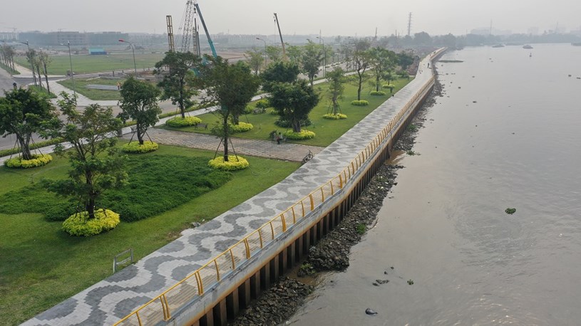 Hệ thống bờ kè bao quanh 3 mặt sông Sài Gòn với tổng chiều dài 3,4 km đã được hoàn thiện trên 80%